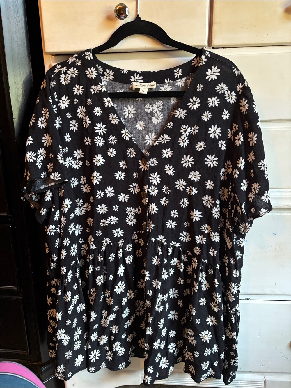 Black Daisy Tiered V-Neck Tunic Top